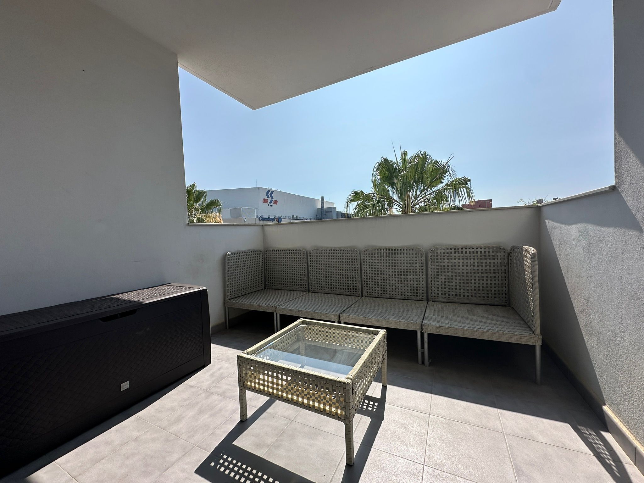 Imagen de Vendo precioso piso tres dormitorios, garage, trastero y piscina, dos baños zona Myramar Fuengirola